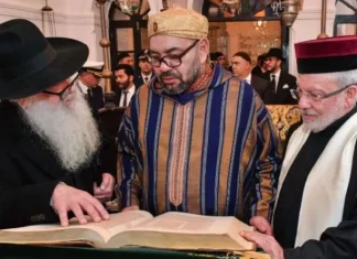 Mohammed VI accompagné de membres de la communauté juive