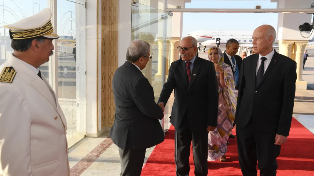 Kais Saeed reçoit Ibrahim Ghali à l'aéroport de Carthage