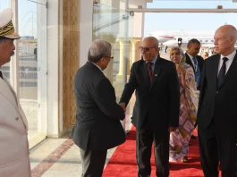 Kais Saeed reçoit Ibrahim Ghali à l'aéroport de Carthage