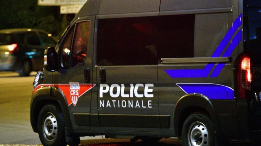Une voiture de police française à Limoges