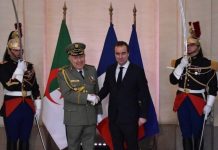 Le ministre des Armées françaises Sébastien Le Cornet lors de sa réception avec le général de corps d'armée Saïd Chanegriha à Paris - (ministère algérien de la Défense)