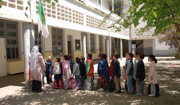 L'Algérie Met Fin à l'Enseignement des Programmes Scolaires Français dans les Écoles Privées : Répercussions Majeures sur l'Éducation et les Relations Franco-Algériennes
