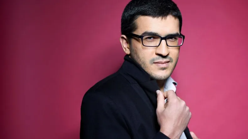 Affaire d'Ingérence Étrangère Mise en Examen d'un Politologue d'origine marocaine nabil ennasri Affaire d'Ingérence Étrangère : Mise en Examen du Politologue d'origine marocaine Nabil Ennasri