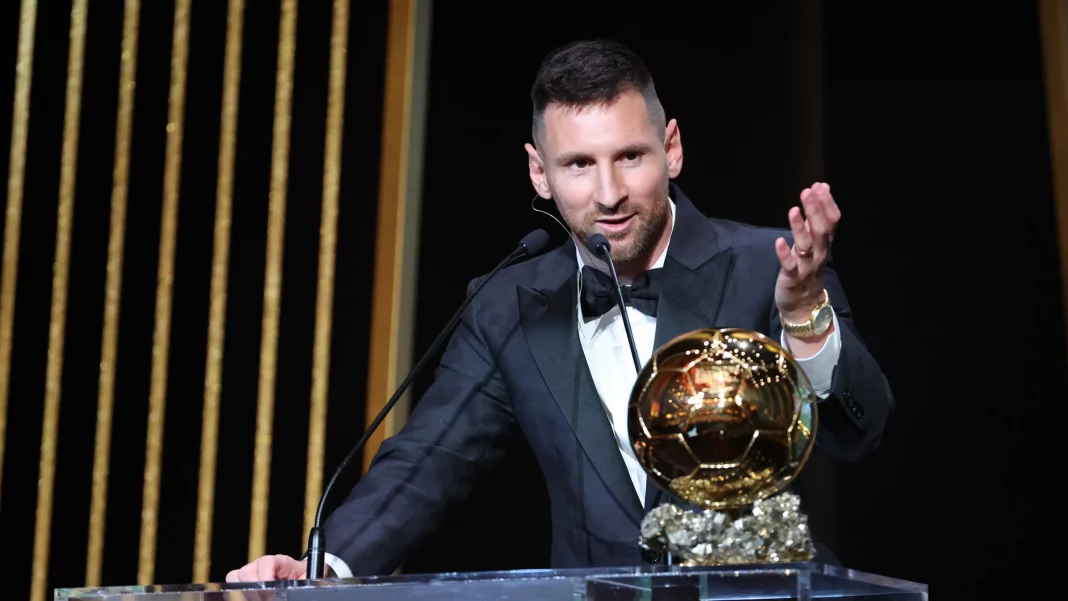 Ballon d'Or 2023 Messi sacré, une réaction inattendue de Cristiano Ronaldo Ballon d'Or 2023 : Messi sacré, une réaction inattendue de Cristiano Ronaldo