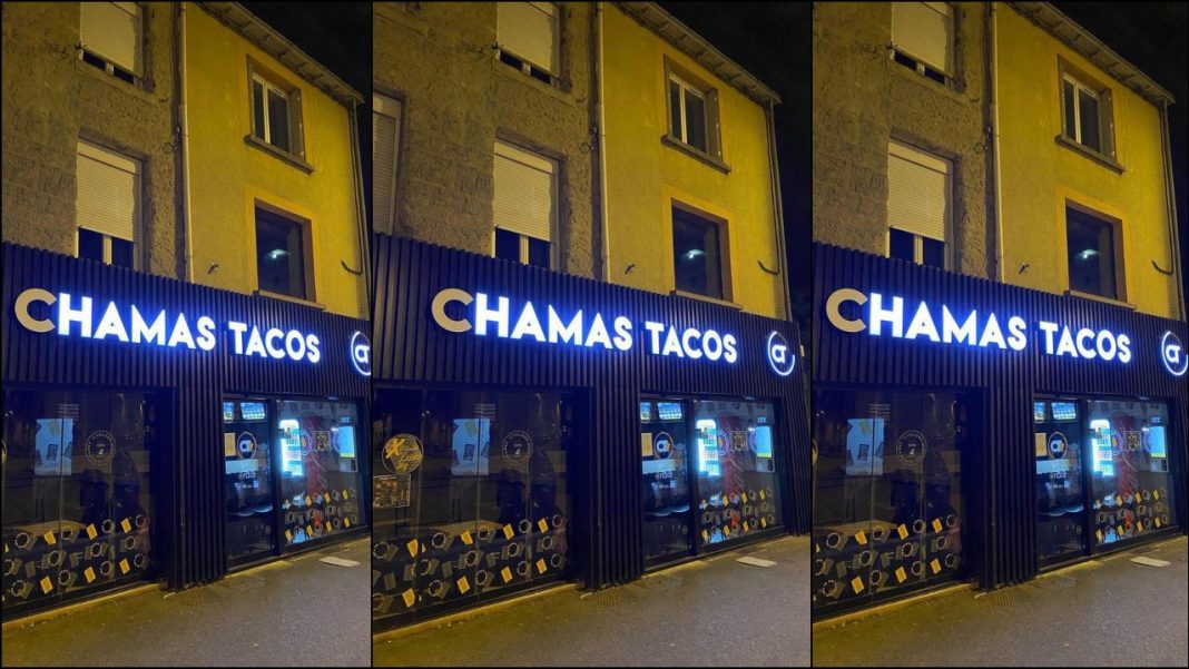 CHAMAS Tacos: Une Enseigne Lumineuse Crée la Confusion à Valence, France