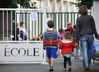 Fausse Alerte aux Bombes à Grenoble : Écoles Evacuées et Enquête en Cours
