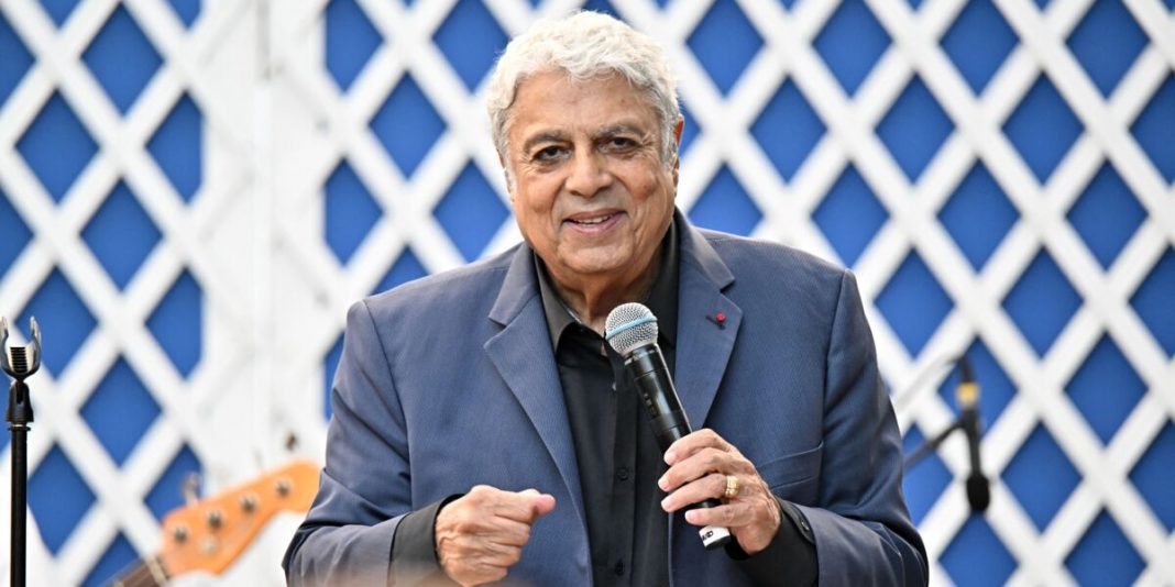 La France sous tension : Enrico Macias appelle à "dégommer" Mélenchon La France sous tension : Enrico Macias appelle à "dégommer" Mélenchon