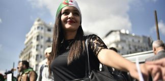 La Politique Linguistique en Algérie : Tensions et Accueil International