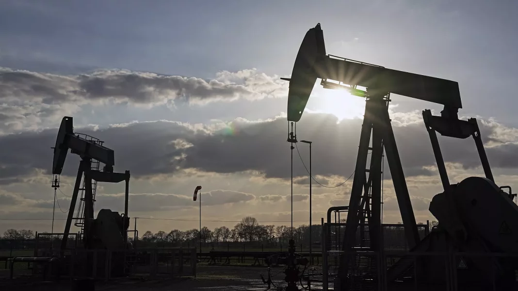 Les Tensions au Moyen-Orient font Grimper le Prix du Pétrole à Plus de 90 Dollars Les Tensions au Moyen-Orient font Grimper le Prix du Pétrole à Plus de 90 Dollars