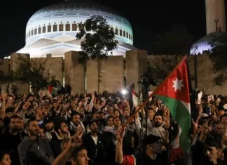 Vidéo: L'Ambassade Israélienne en Jordanie Envahie par des Protestataires en Colère
