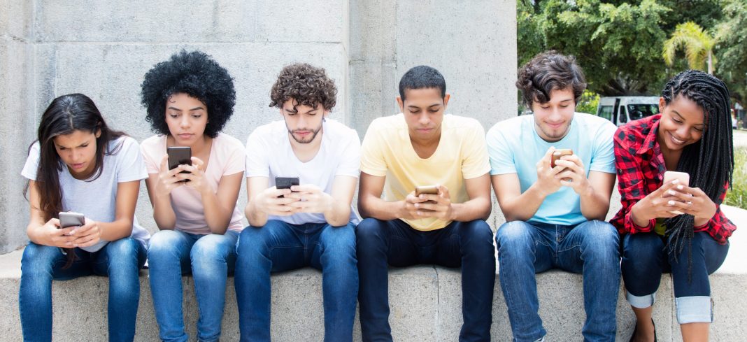 Adolescence, Jeunes Adultes et Toxicomanie Réalités et Enjeux Adolescence, Jeunes Adultes et Toxicomanie : Réalités et Enjeux