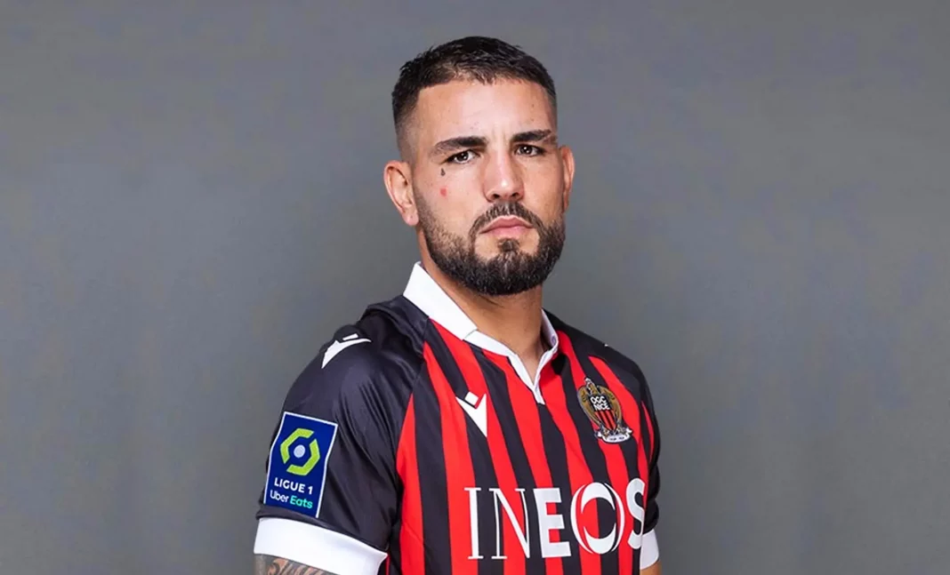 Andy Delort Révèle Riyad Mahrez, un Capitaine Hors du Commun pour l'Algérie Andy Delort Révèle : Riyad Mahrez, un Capitaine Hors du Commun pour l'Algérie