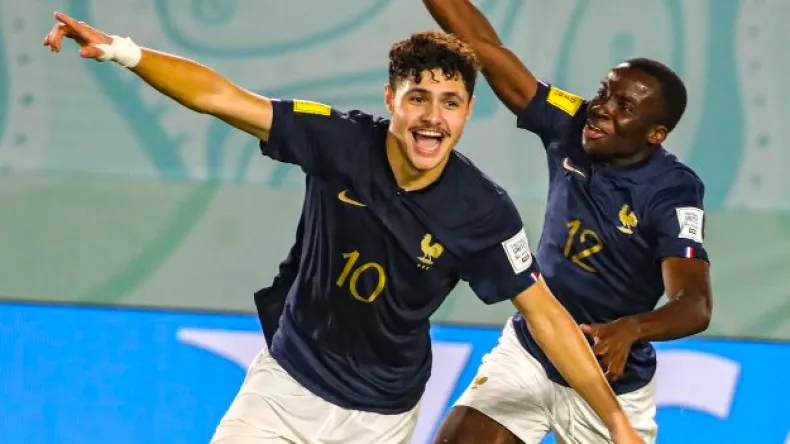 Coupe du Monde U17 Ismail Bouneb, la Force Motrice de l'Équipe de France Coupe du Monde U17 : Ismail Bouneb, la Force Motrice de l'Équipe de France