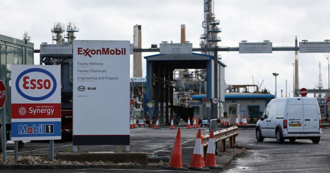 ExxonMobil Encourage l'Exploration du Schiste en Algérie : Un Potentiel Prometteur Dévoilé ExxonMobil Encourage l'Exploration du Schiste en Algérie : Un Potentiel Prometteur Dévoilé