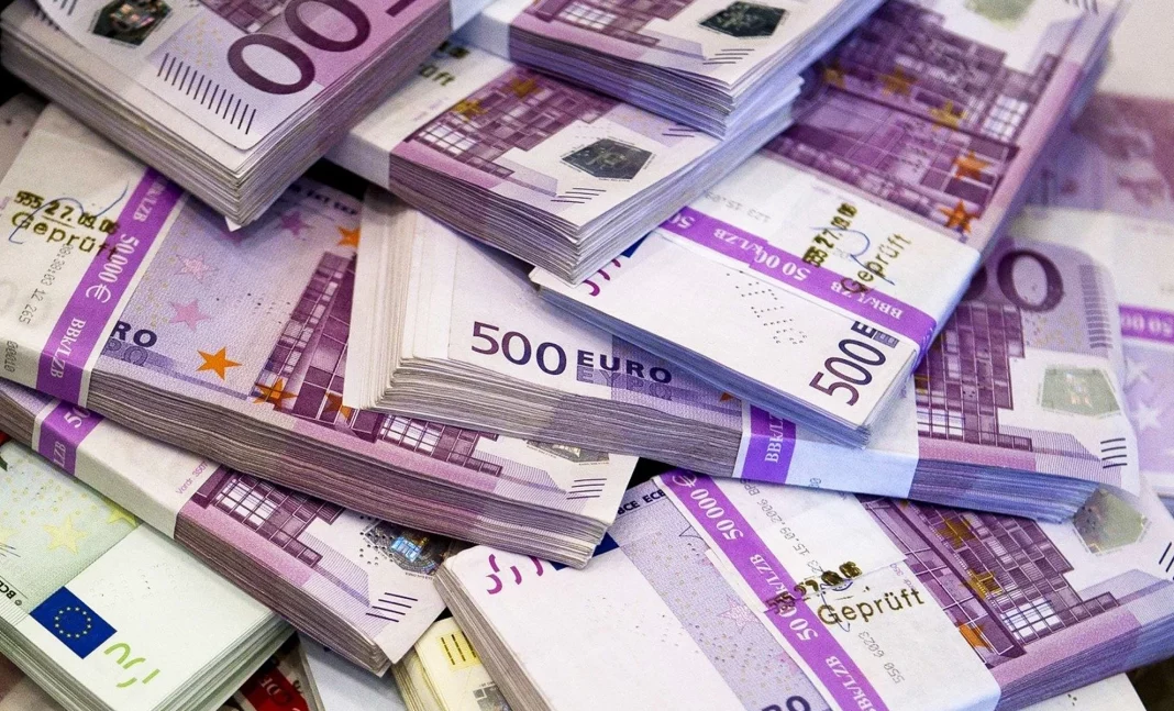 Flambée Inédite de l'Euro en Algérie Le Marché Noir Défie les Prédictions Officielles Flambée Inédite de l'Euro en Algérie : Le Marché Noir Défie les Prédictions Officielles