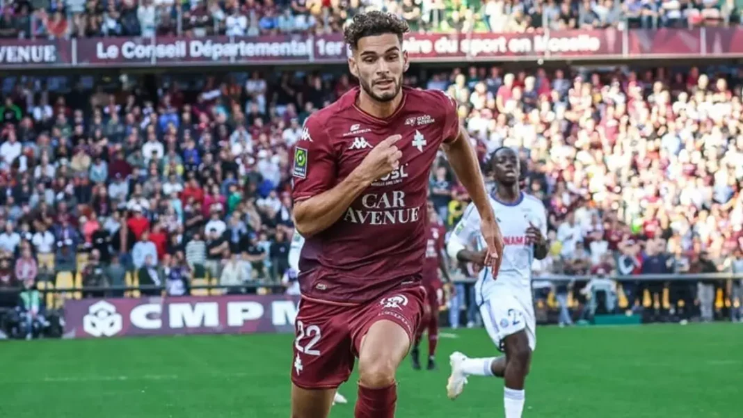 Kevin Guitoun le Latéral Droit Algérien du FC Metz Brille avec un But et une Passe Décisive Contre Nantes Kevin Guitoun, le Latéral Droit Algérien du FC Metz, Brille avec un But et une Passe Décisive Contre Nantes