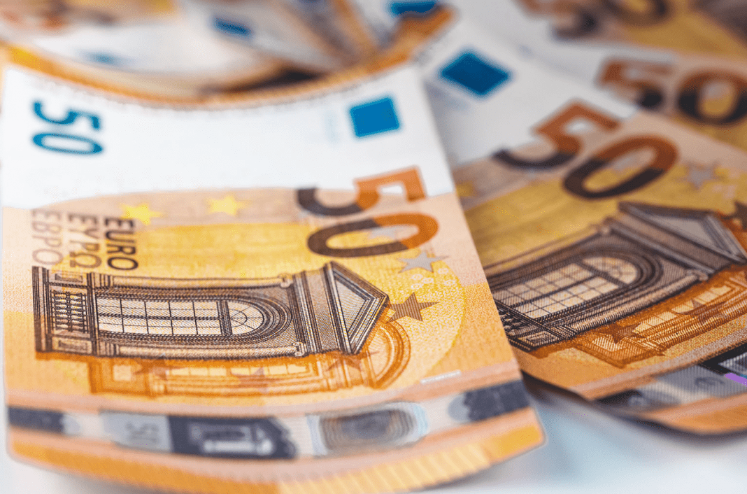 Le Taux de Change en Algérie L'Euro Domine les Sommets, le Marché Noir Résiste aux Prévisions Le Taux de Change en Algérie : L'Euro Domine les Sommets, le Marché Noir Résiste aux Prévisions