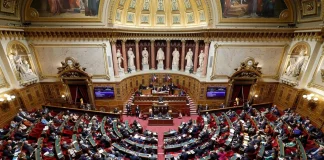 Réforme Drastique de l'Immigration en France : Le Sénat Passe le Témoin à l'Assemblée