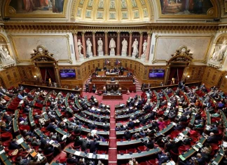 Réforme Drastique de l'Immigration en France : Le Sénat Passe le Témoin à l'Assemblée