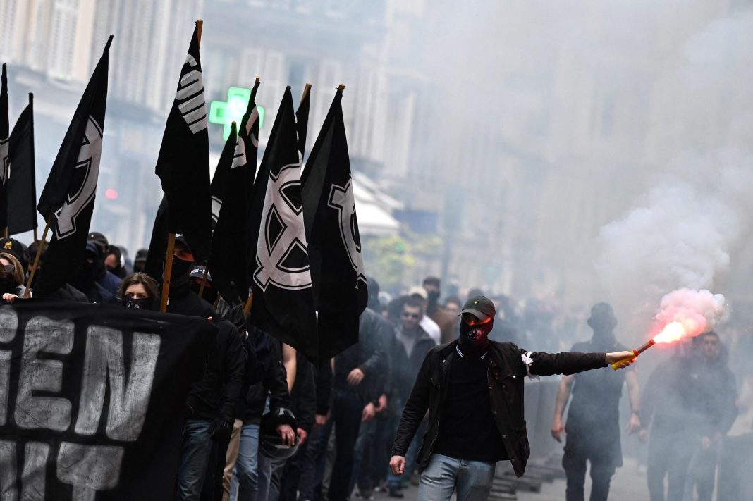 Ultradroite en France : Enquête sur les Identitaires Radicaux et leurs Actions Troublantes Ultradroite en France : Enquête sur les Identitaires Radicaux et leurs Actions Troublantes