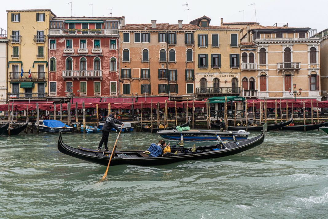 Venise Contre le Surtourisme La Taxe Qui Peut Changer le Tourisme Mondial Venise Contre le Surtourisme : La Taxe Qui Peut Changer le Tourisme Mondial