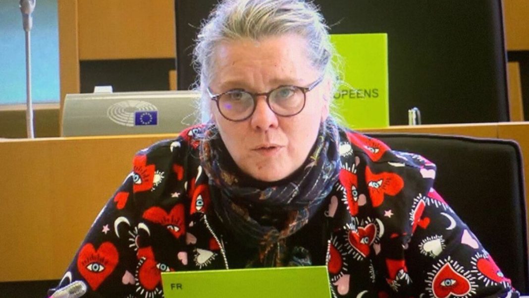 Anne-Sophie Pelletier, exclue de La France insoumise, contre-attaque plainte en diffamation et dénonciation de pratiques antidémocratiques Anne-Sophie Pelletier, exclue de La France insoumise, contre-attaque : plainte en diffamation et dénonciation de pratiques antidémocratiques
