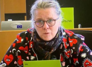Anne-Sophie Pelletier, exclue de La France insoumise, contre-attaque : plainte en diffamation et dénonciation de pratiques antidémocratiques
