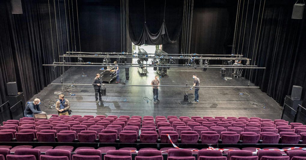 Cinéma, Théâtre, et Littérature Les Cultes Algériens qui Résistent à l'Épreuve du Temps Cinéma, Théâtre, et Littérature : Les Cultes Algériens qui Résistent à l'Épreuve du Temps