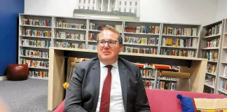 Diplomatie Secrète au Sahara Occidental : Joshua Harris, Émissaire Américain, Trace le Chemin de la Paix