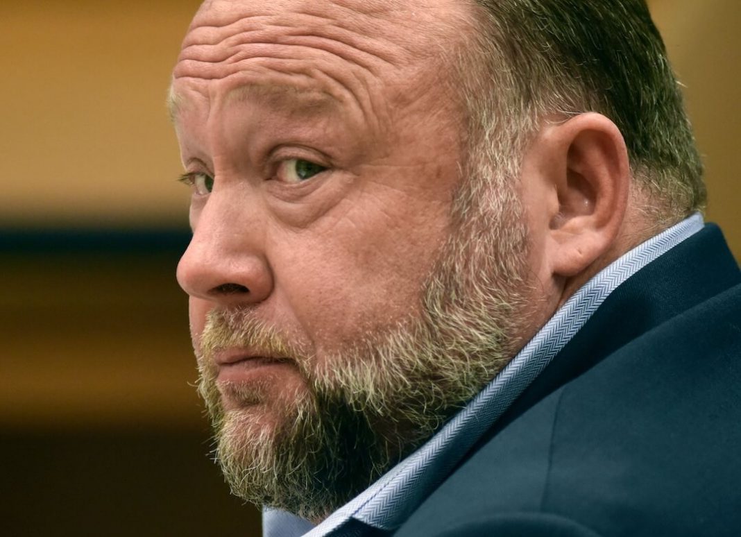 Elon Musk Réintègre Alex Jones Un Sondage Sur X Qui Fait Débat Elon Musk Réintègre Alex Jones : Un Sondage Sur X Qui Fait Débat
