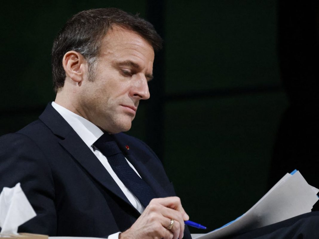 Emmanuel Macron Face à la Pression L'Accord Franco-Algérien de 1968 sous les Projecteurs Emmanuel Macron Face à la Pression : L'Accord Franco-Algérien de 1968 sous les Projecteurs