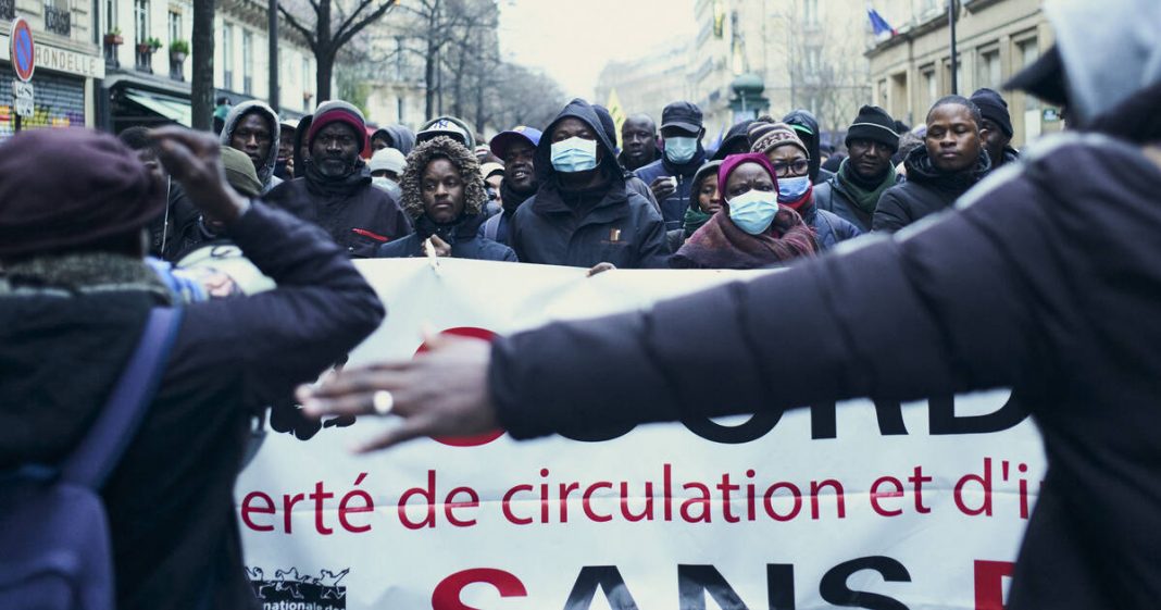 Immigration en France : La Nouvelle Loi Sous le Feu des Soignants, 5 000 Voix s'Élèvent Immigration en France : La Nouvelle Loi Sous le Feu des Soignants, 5 000 Voix s'Élèvent