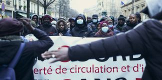 Immigration en France : La Nouvelle Loi Sous le Feu des Soignants, 5 000 Voix s'Élèvent