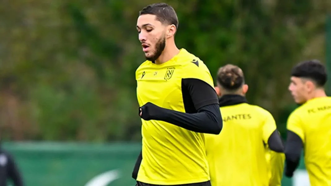 Jaouen Hadjam : Le Jeune Talent de l'Équipe d'Algérie Pousse les Portes du Changement Jaouen Hadjam : Le Jeune Talent de l'Équipe d'Algérie Pousse les Portes du Changement