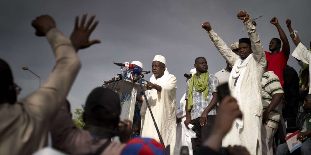 L'Imam Dicko en Algérie : Un Pas vers la Paix ou un Jeu Politique Explosif ? L'Imam Dicko en Algérie : Un Pas vers la Paix ou un Jeu Politique Explosif ?