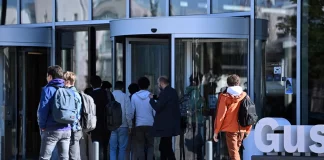 La Caution Retour pour les Étudiants Étrangers : Économies Symboliques ou Charge Démesurée ?