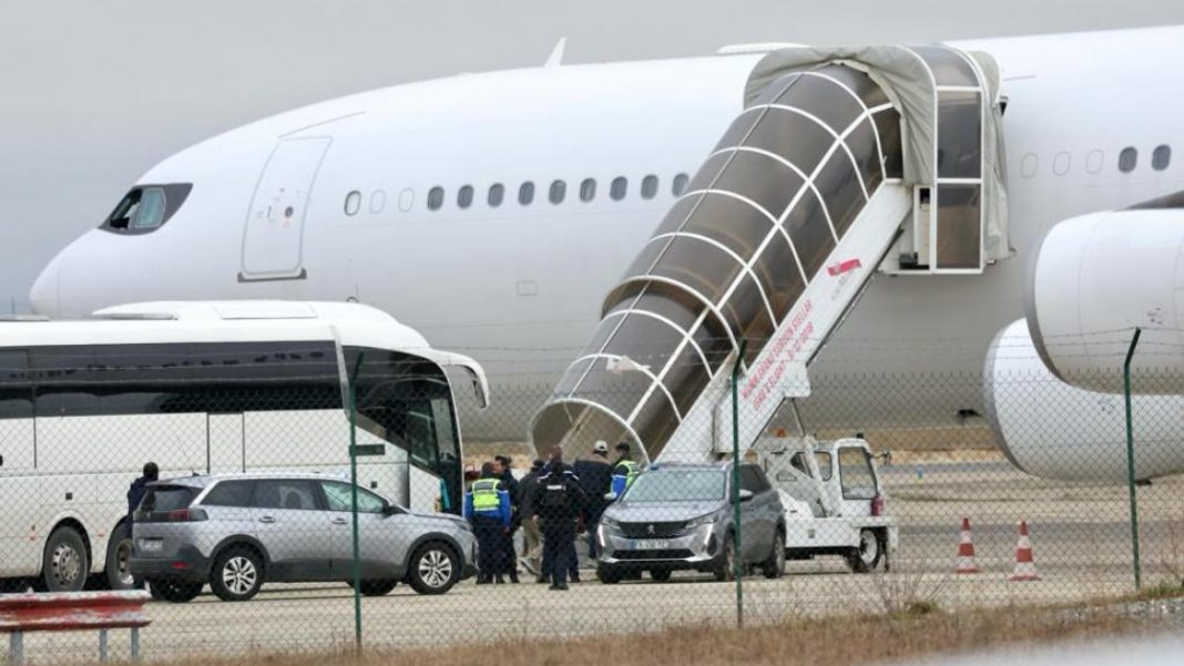 Levée des Mesures de Garde à Vue pour Deux Passagers du Vol Immobilisé à Vatry Levée des Mesures de Garde à Vue pour Deux Passagers du Vol Immobilisé à Vatry