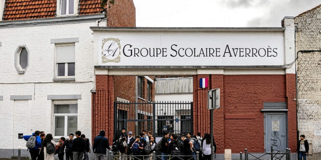 Lycée Averroès de Lille Sursaut de Solidarité Face à la Menace de Fermeture Lycée Averroès de Lille : Sursaut de Solidarité Face à la Menace de Fermeture Lycée Averroès de Lille Sursaut de Solidarité Face à la Menace de Fermeture
