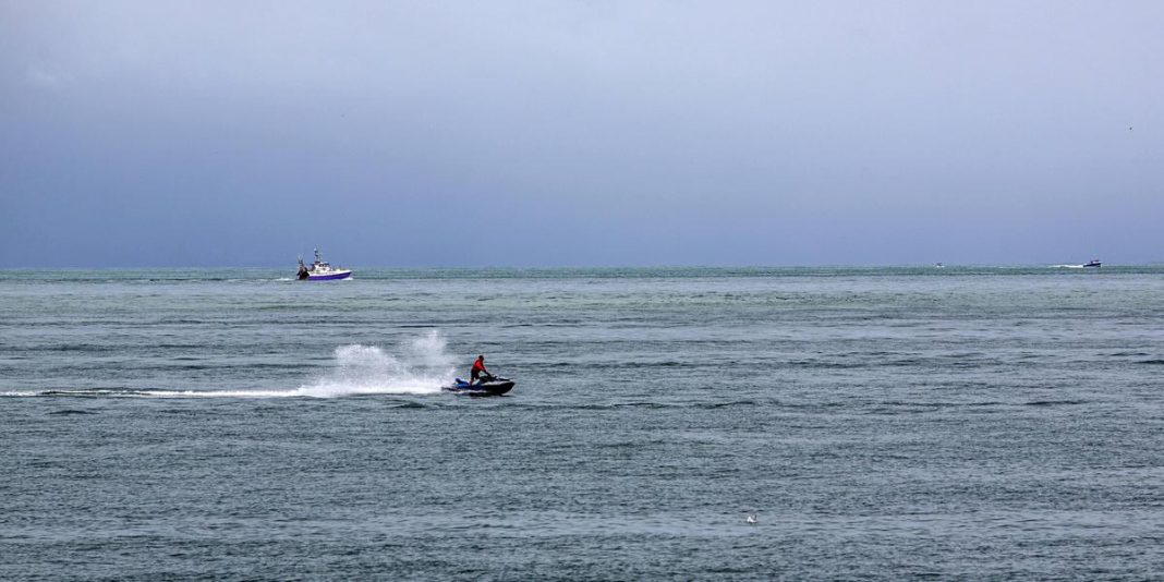 Maroc-Algérie Le Retour de la Dépouille du Jet-Skieur Tué Ravive les Tensions Frontalières Maroc-Algérie : Le Retour de la Dépouille du Jet-Skieur Tué Ravive les Tensions Frontalières