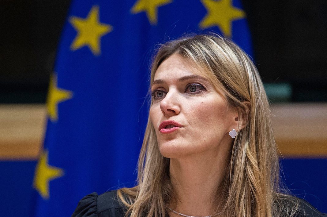 Qatargate : Les Révélations Choc sur les Liens Troublants d'Eva Kaïli avec le Qatar Qatargate : Les Révélations Choc sur les Liens Troublants d'Eva Kaïli avec le Qatar