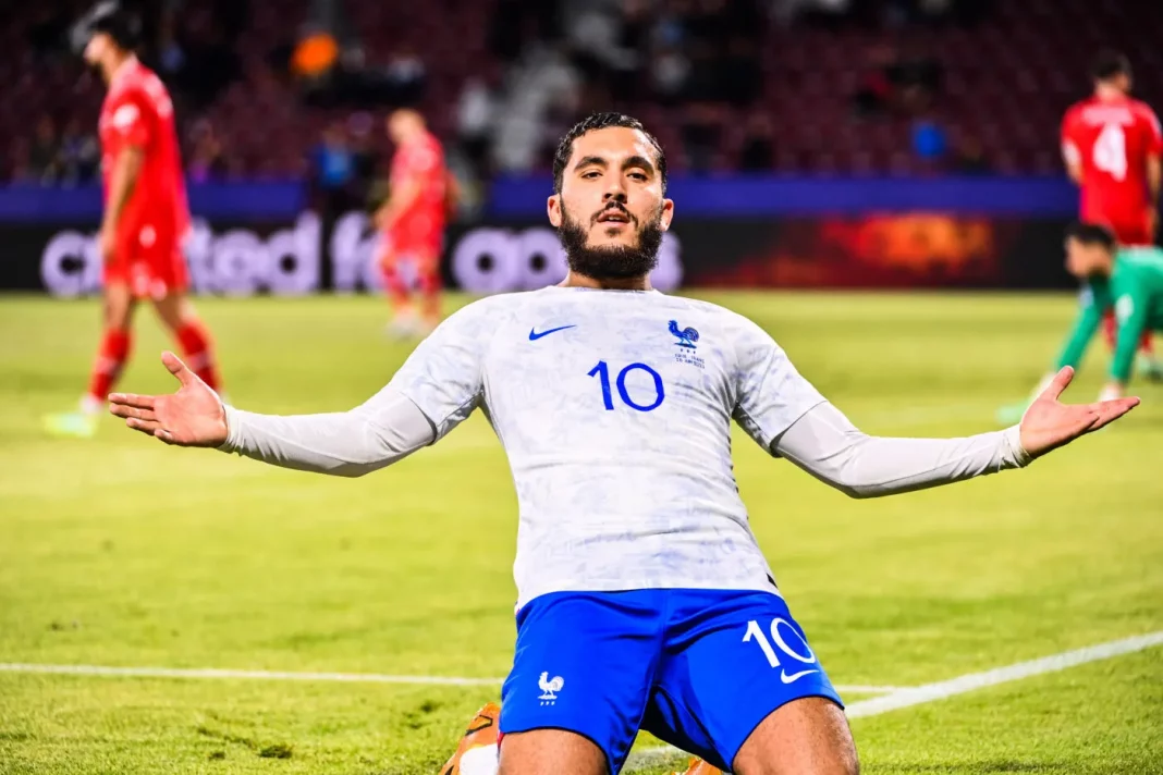 Rayan Cherki, la Pépite Franco-Algérienne Convoitée par le FC Barcelone Rayan Cherki, la Pépite Franco-Algérienne Convoitée par le FC Barcelone