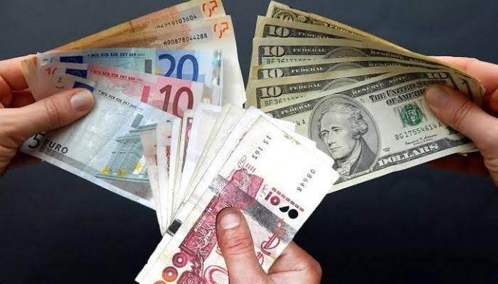 Taux de Change en Algérie Banque vs Marché Noir - Analyse du 3 décembre 2023 Taux de Change en Algérie : Banque vs Marché Noir - Analyse du 3 décembre 2023