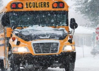 Tempête de neige au Québec : Pannes électriques et écoles fermées, la région de l'Estrie en alerte