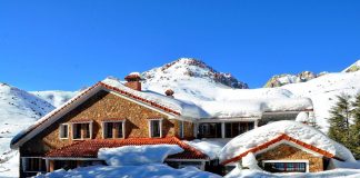 Tikjda, Perle de l'Hiver Algérien : L'Affluence en Ce Début de Vacances d'Hiver