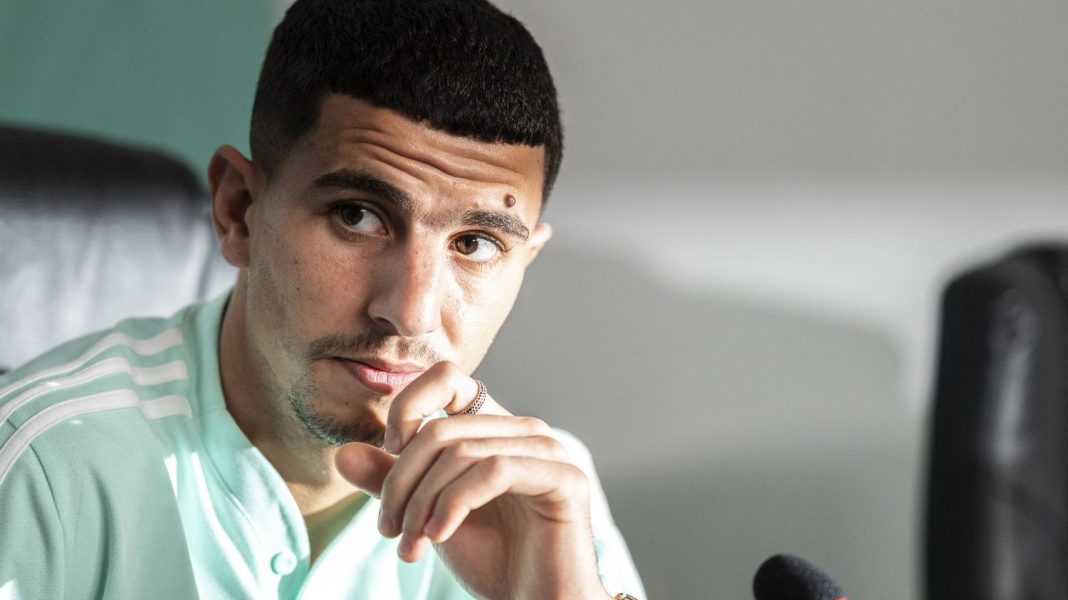 Youcef Atal et l'OGC Nice La Peur de la Polémique Youcef Atal et l'OGC Nice : La Peur de la Polémique