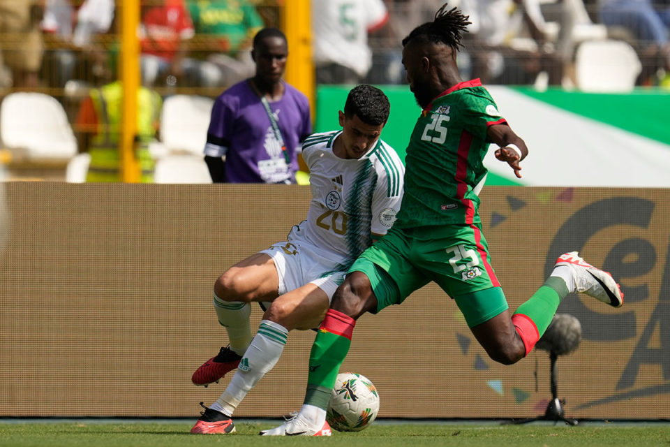 CAN 2023 Scandale à la CAF, l'Algérie Conteste l'Arbitrage dans un Match Épique CAN 2023 : Scandale à la CAF, l'Algérie Conteste l'Arbitrage dans un Match Épique