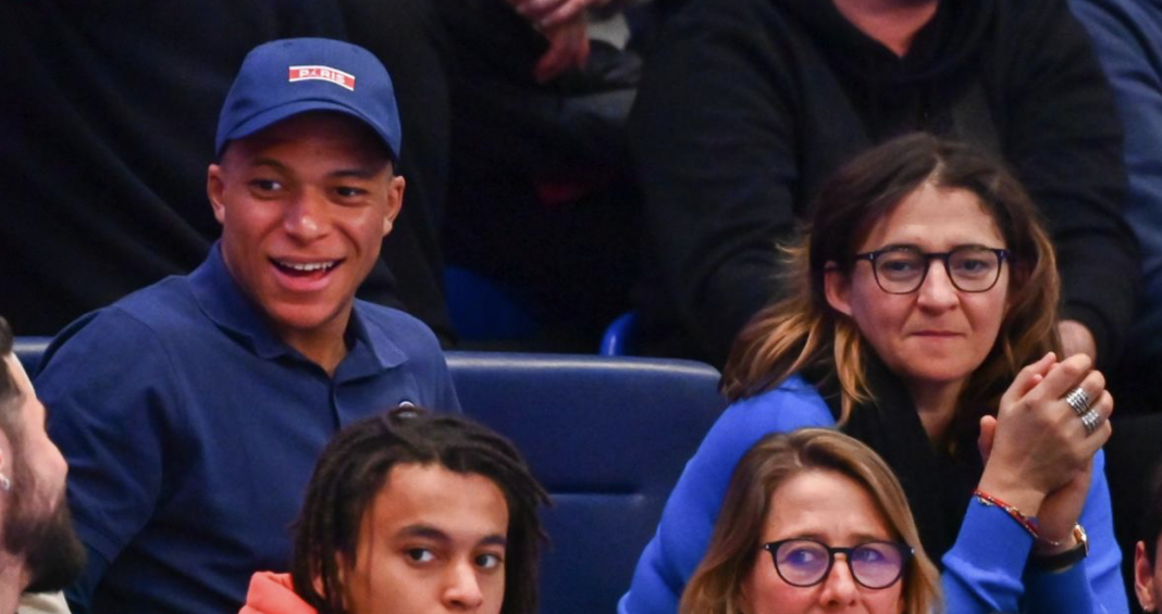 Fayza Lamari L'Étoile Discrète qui Brille derrière Kylian Mbappé Fayza Lamari : L'Étoile Discrète qui Brille derrière Kylian Mbappé