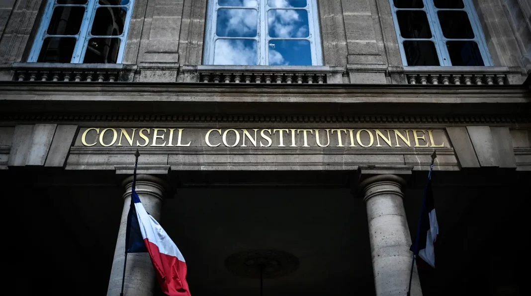 Loi sur l'Immigration Coup de Trafalgar au Conseil Constitutionnel, la Droite Crie au Hold-up Loi sur l'Immigration : Coup de Trafalgar au Conseil Constitutionnel, la Droite Crie au Hold-up