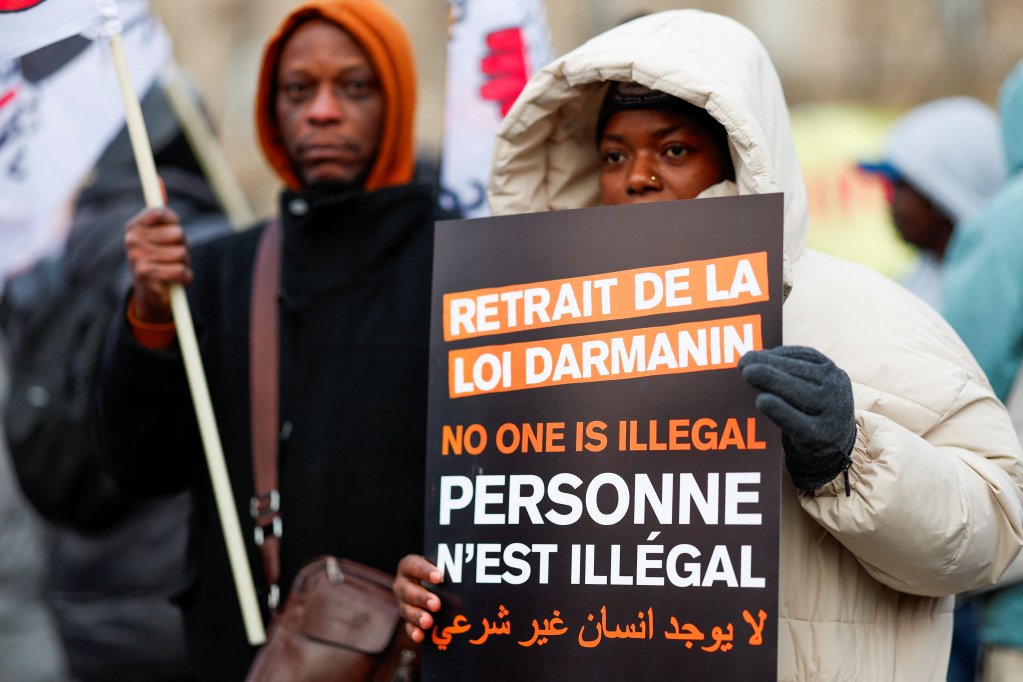 Pauvreté en France : 30'000 Enfants Menacés par une Nouvelle Loi sur l'Immigration