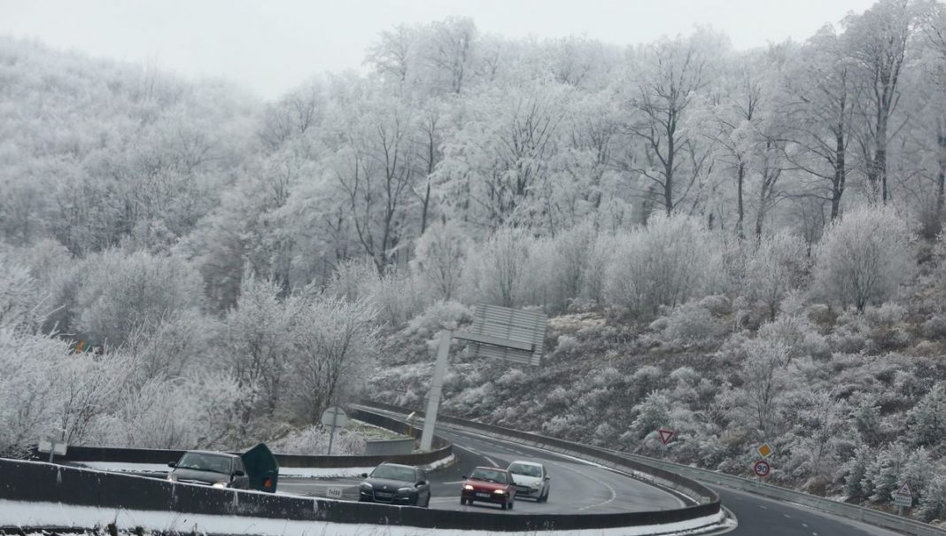 Peyrolles-en-Provence a Ville Où le Froid S'Installe, au Cœur de l'Hiver Peyrolles-en-Provence : La Ville Où le Froid S'Installe, au Cœur de l'Hiver